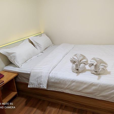 November Hostel Янгон Экстерьер фото