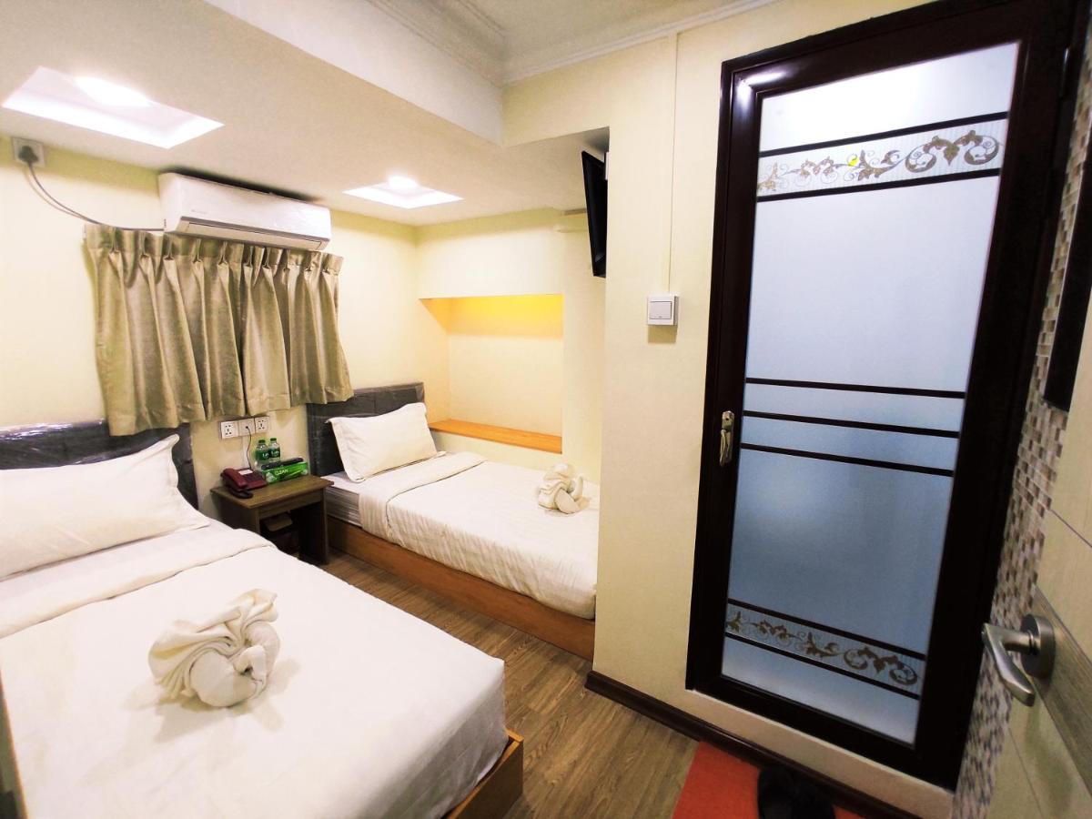 November Hostel Янгон Экстерьер фото