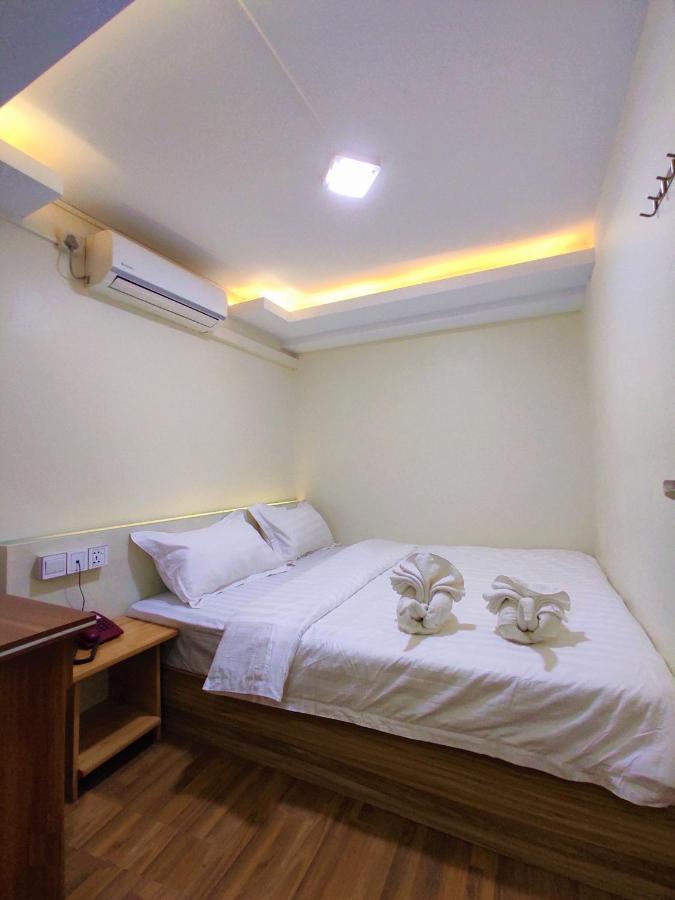 November Hostel Янгон Экстерьер фото