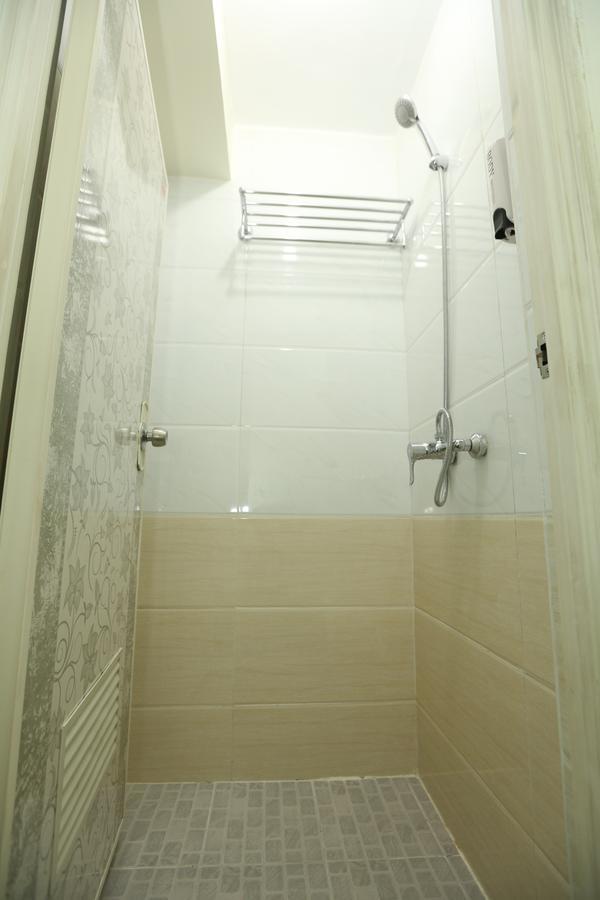 November Hostel Янгон Экстерьер фото